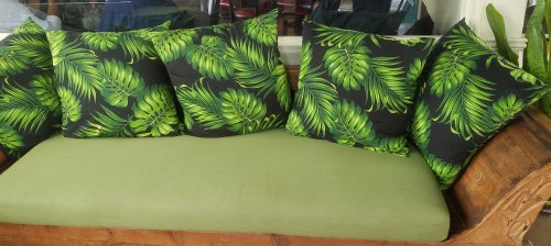 2020MauiCouch.jpg, 31kB