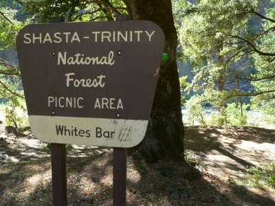 WhitesBar-Sign.JPG, 53kB