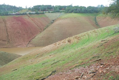 Oro-LakeHillSides.jpg, 36kB