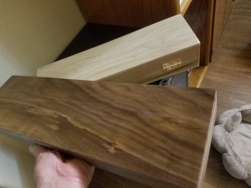 Board-Walnut.jpg, 27kB