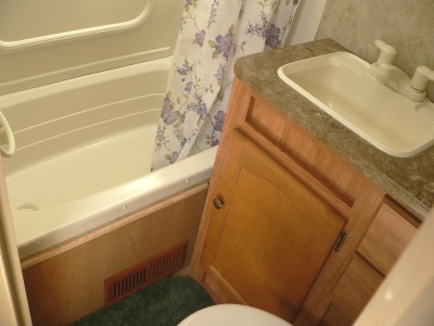 Curtain-Bottom.jpg, 26kB