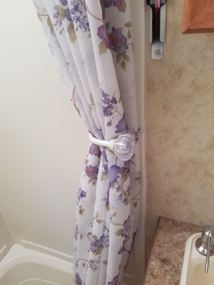 CurtainHolder.jpg, 24kB