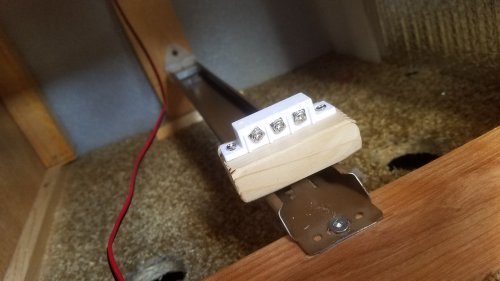 LightSwOnRail.jpg, 23kB