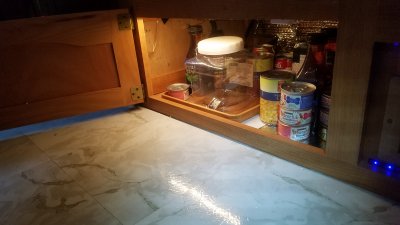 LightUnderStove.jpg, 17kB