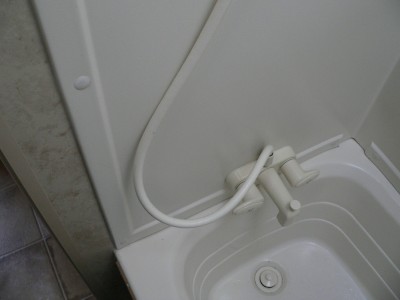 Shower-ShowerTub.jpg, 14kB